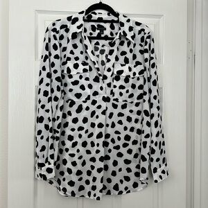 Spotted black and white camp style blouse.